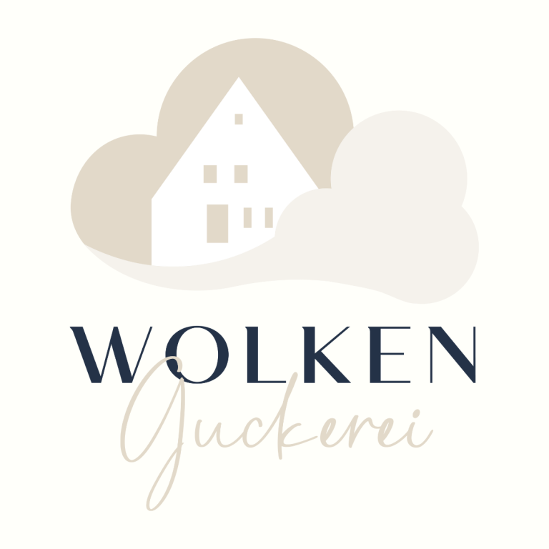 WolkenGuckerei Logo Ferienhaus WolkenGuckerei – zwei Wohnungen, bis zu 6 Personen, privater Spa, Design & Komfort in Bayern.